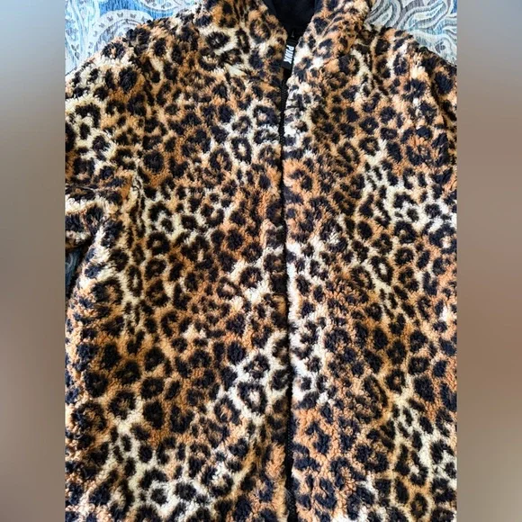 Victoria’s Secret PINK Reversible Sherpa Black With Leopard Jacket Medium - Picture 4 of 5
